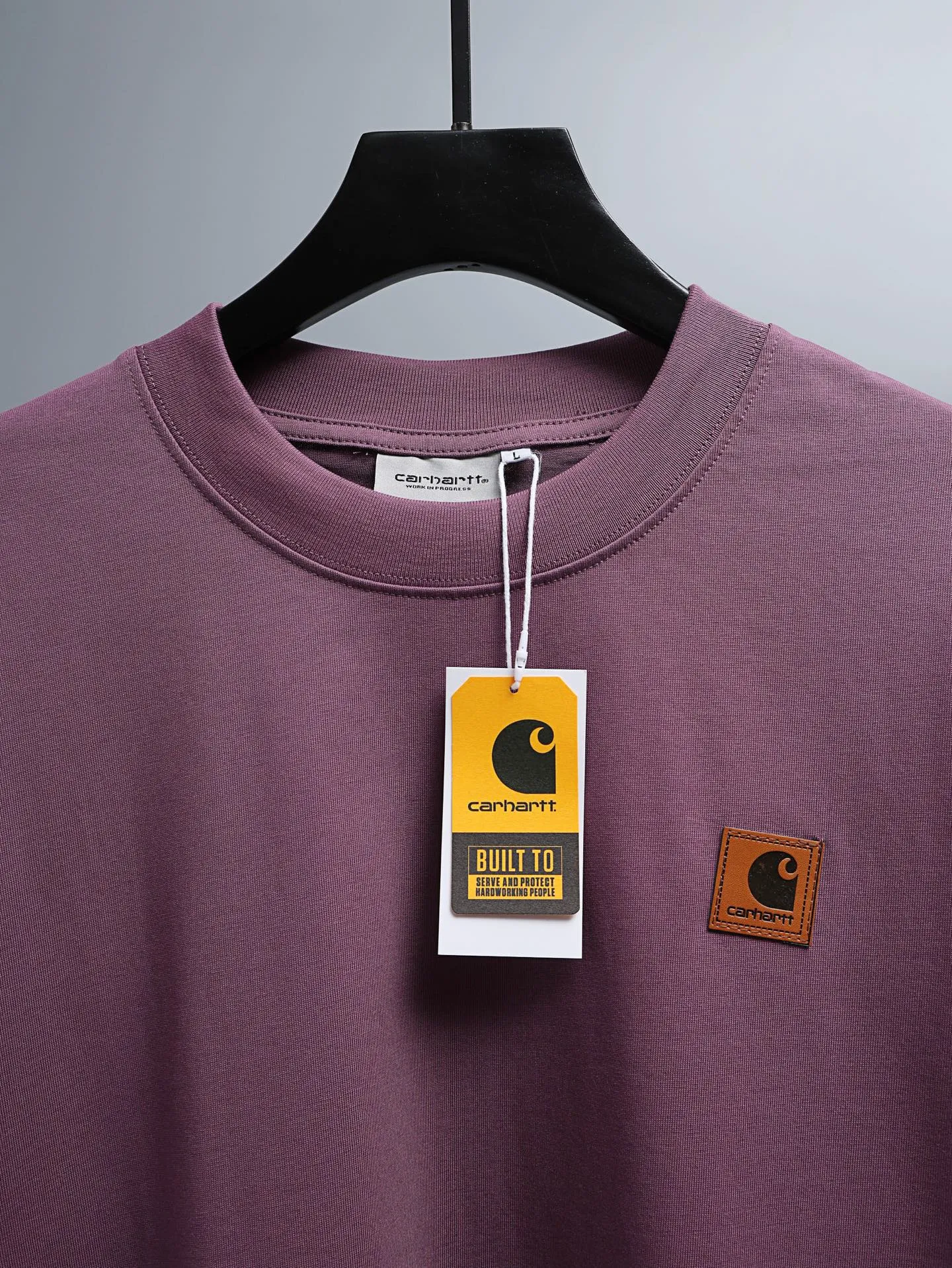 Carhartt 2꯭0꯭2꯭6 new spring and summer models ❤️ original ⌚️ high version Carhartt fabric is made of gram high-density pure cotton, does not deform and does not shrink. Process introduction: double thread movement. The chest logo uses an embroidered small patch. Color: Purple SIZE: M-XXL